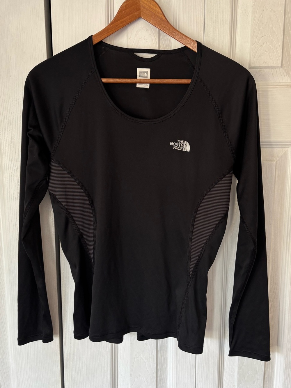 The North Face Women’s Bade Layer Long Sleeve Shirt Size Medium